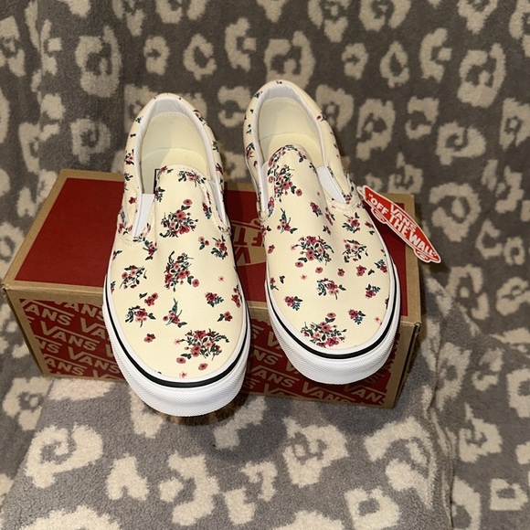 Vans Classic Slip-On Sneakers in Ditsy Floral Classic White/True White New 😍 - Picture 16 of 17